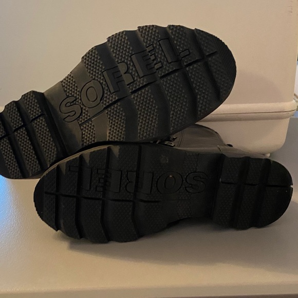 Sorel Black Leather Combat Boots with Cream Lining - Picture 3 of 5